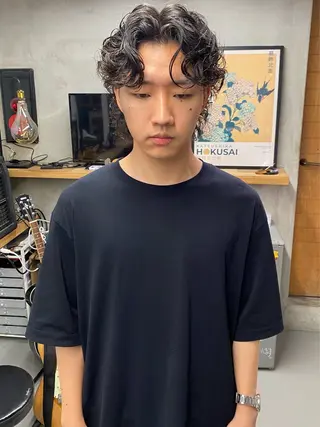 ミディアム パーマ MOTEL men's andshaving所属・鶴見 光のヘアスタイル