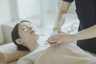 自宅ヒーリングサロン 【あまねく照らす】のネイルデザイン