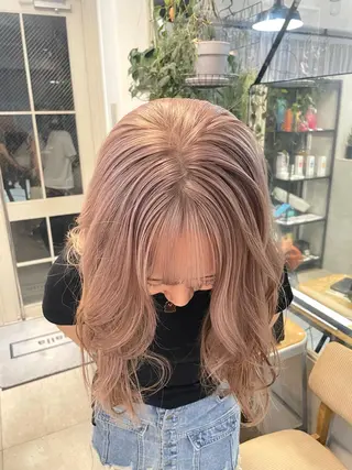 ロング カラー ミルクティー× グレージュMOMOのヘアスタイル