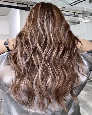 ミディアム カラー REDEAL所属・上村 光希のヘアスタイル