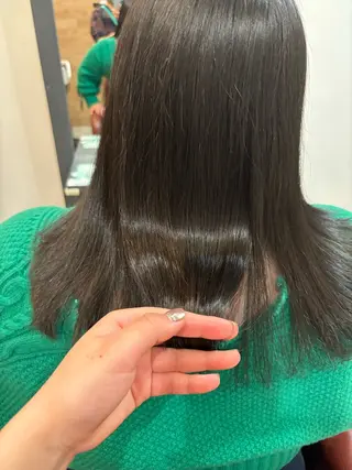 セミロング パーマ 髙木琉菜／レイヤー パーソナルカラーのヘアスタイル