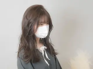 セミロング Armoire所属・安藤悠里/ハイトーン /デザインカラーのヘアスタイル