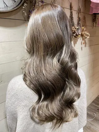 ロング カラー ヘアアレンジ ミズタ マイのヘアスタイル