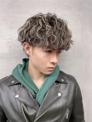 ショート カラー パーマ メンズ 亀井隆汰/メンズ専門 パーマ特化美容師のヘアスタイル
