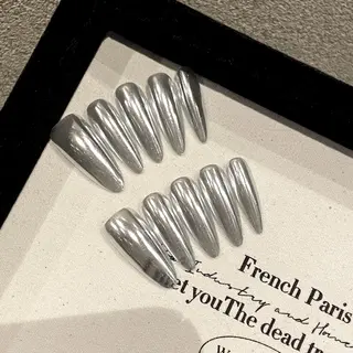 ネイル Kiki 🪐のネイルデザイン