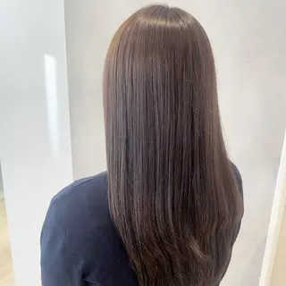 ロング ハイトーン／透明感 カラー Mioのヘアスタイル