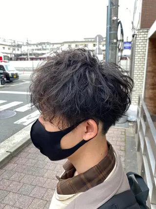 ショート パーマ メンズ 塩谷黎✨ブリーチ無W カラーメンズパーマ✨のヘアスタイル