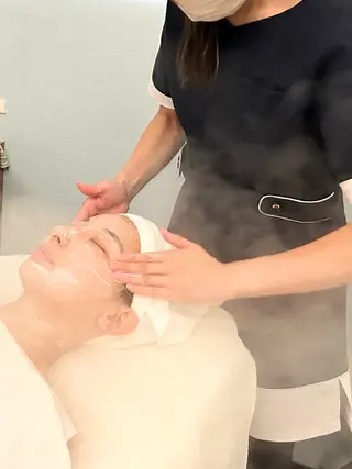 NARIS beautysalon 所属・Takahashi  Hiromiのエステ・リラクイメージ