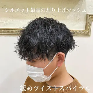 パーマ メンズ 三ノ宮フェザーパーマ 蕃本 啓利のヘアスタイル