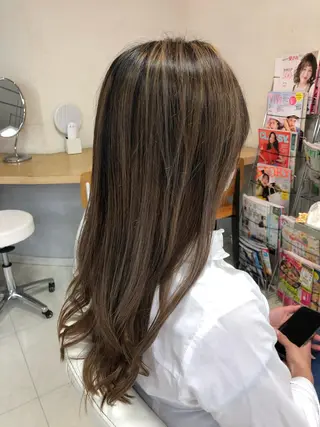 ロング カラー 阿部 美咲のヘアスタイル