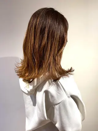 セミロング カラー あずまぐち めぐみのヘアスタイル