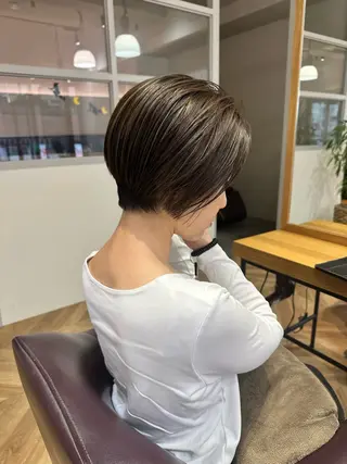 ショート カラー ハマベ イクト FLORENのヘアスタイル