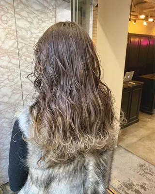 セミロング カラー 🉐レイヤー/塩見 弘樹🉐渋谷のヘアスタイル