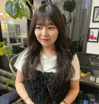 ロング あやか/ベージュ /透け感カラーのヘアスタイル