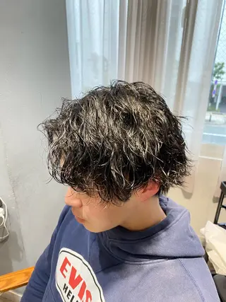 ショート パーマ メンズ 江﨑 翔のヘアスタイル