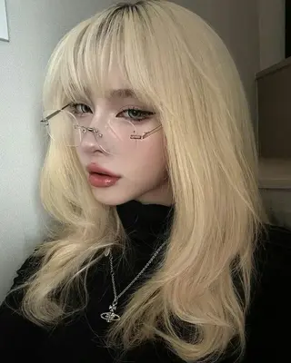 ロング カラー ダメージレスハイ トーン💖kanonのヘアスタイル