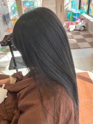 ロング カラー 山崎 美羽のヘアスタイル