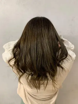 ロング カラー ケアブリーチ/ili 村上佳那多のヘアスタイル