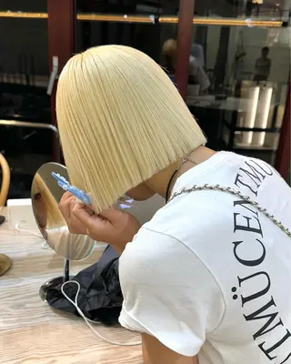 ショート 抜きっぱなしブロンド ササキカズマのヘアスタイル