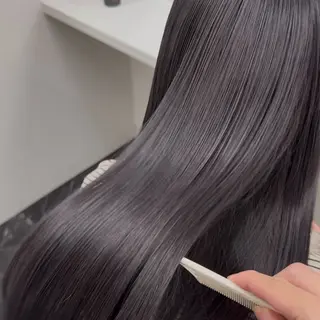 セミロング カラー ケアブリーチ/ 髪質改善/上質艶髪のヘアスタイル