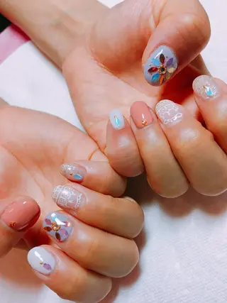 ネイル THECOLORS所属・近貞 莉奈のネイルデザイン