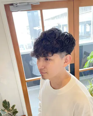 ショート パーマ メンズ 小林 崇雅　ダウンパーマのヘアスタイル