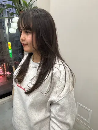 ロング イマイ リサのヘアスタイル