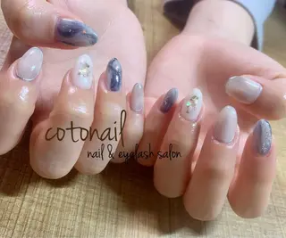 ミディアム ネイル ツメトマツゲ .のネイルデザイン