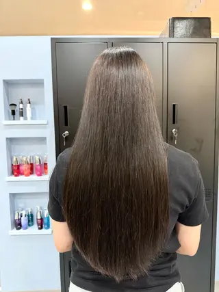 ロング カラー 髪質改善カラー／ 艶髪ストレートのヘアスタイル