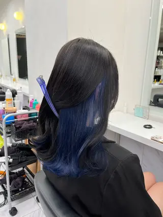 セミロング 寒色＆ブリーチ特化 寒色MiOのヘアスタイル