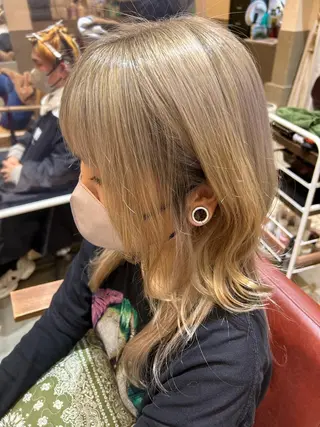 ミディアム カラー 若狭 彩花のヘアスタイル