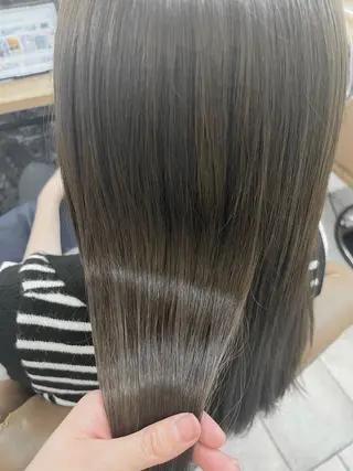 ロング カラー カラー/アイリスト 麻優のヘアスタイル