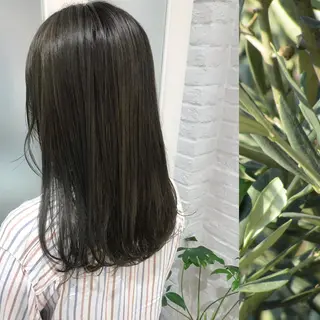 ロング カラー 小山 美月のヘアスタイル