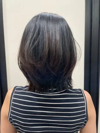 ミディアム 伊東 咲織のヘアスタイル