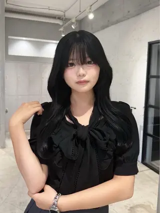 ロング あんな🦋レイヤー カット/透明感カラーのヘアスタイル