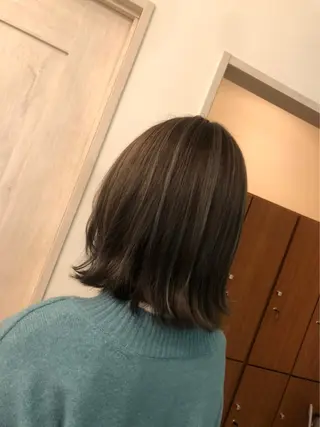 ミディアム 香山 葵のヘアスタイル
