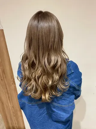 セミロング カラー AMI Hair  supply所属・髪質改善カラー 韓国風レイヤーのヘアスタイル