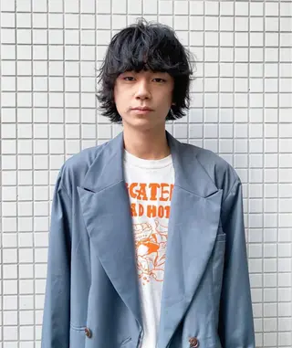 ミディアム パーマ メンズ 鈴木 隼人のヘアスタイル