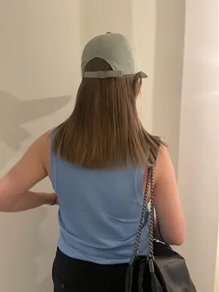 セミロング カラー 渋谷 留菜のヘアスタイル