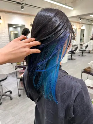 セミロング カラー 梅田ハイトーン チダ ヒナノのヘアスタイル