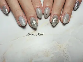 ネイル 市川 麻衣子のネイルデザイン