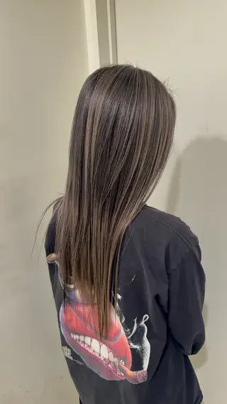 セミロング カラー ヘアアレンジ 🔥ハイトーンカラー ギャルNAOKI🔥のヘアスタイル