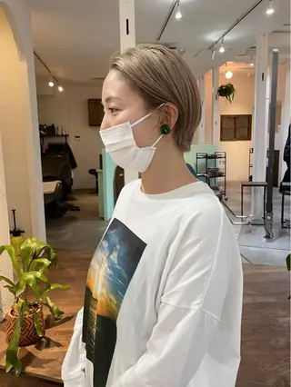 ショート カラー 高橋 愛美のヘアスタイル