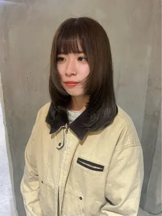 ミディアム カラー effect横浜所属・切りっぱなしボブ/ 艶カラー/綾莉のヘアスタイル