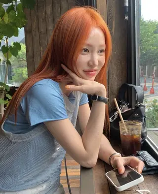 カラー 韓国アンニュイ/ アミのヘアスタイル