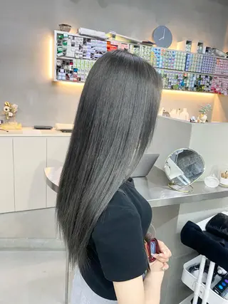 ロング カラー qulim所属・前橋 姫奈のヘアスタイル