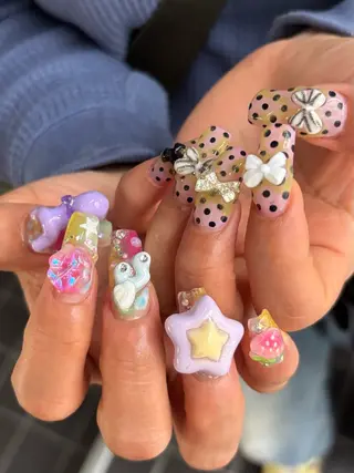 ネイル 🪐富島彩夏 /海外nail🪐のネイルデザイン