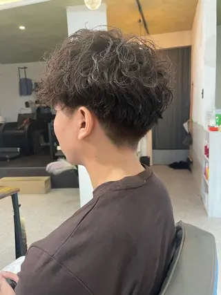 ショート パーマ 皆尾 忠位のヘアスタイル