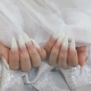 ネイル 遠藤 百恵のネイルデザイン