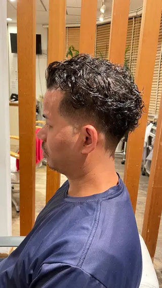 ショート パーマ メンズ 椿 大輔のヘアスタイル